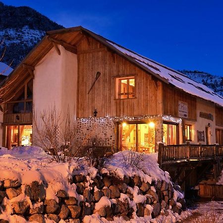 Chambres D'Hote Le Brin De Paille Saint-Martin-de-Queyrières Екстериор снимка