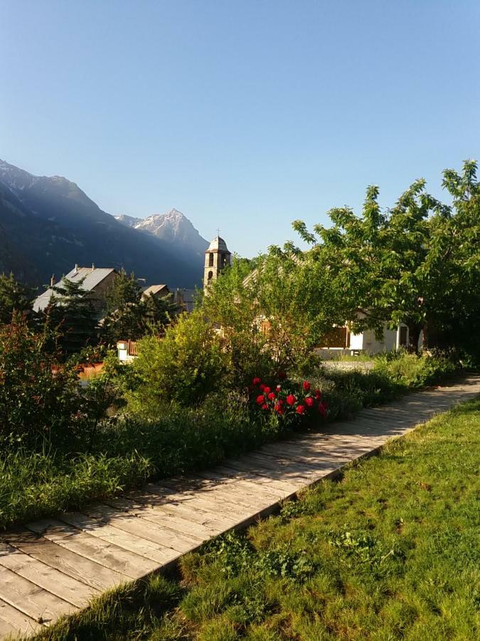 Chambres D'Hote Le Brin De Paille Saint-Martin-de-Queyrières Екстериор снимка